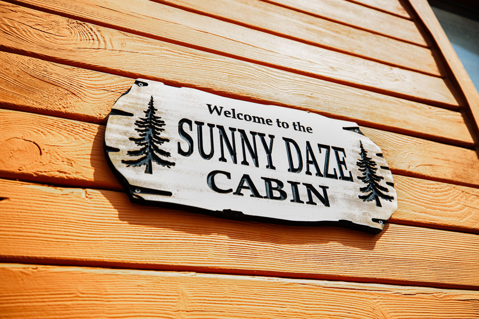 welcome to sunny daze cabin signage