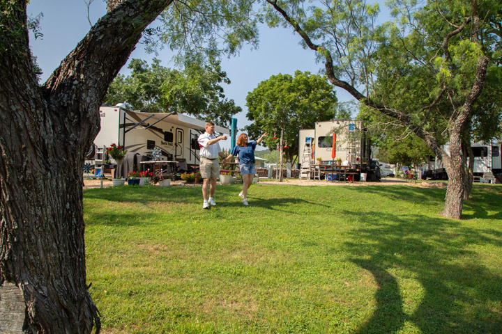 couple rv camping in miller creek rv park tx