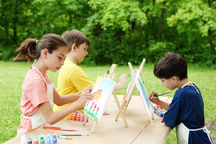 kids painting outdoors