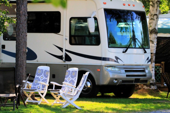Clean and peaceful RV camping site in Texas with outdoor seating